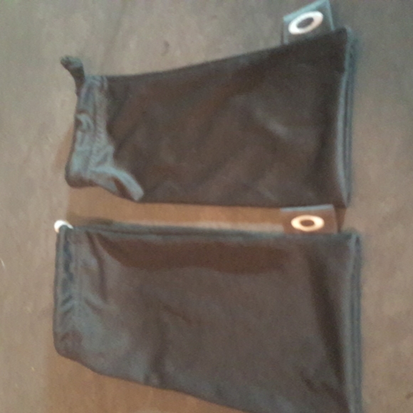 Oakley Eyeglass Case and 2 sleeve covers - Picture 2 of 5